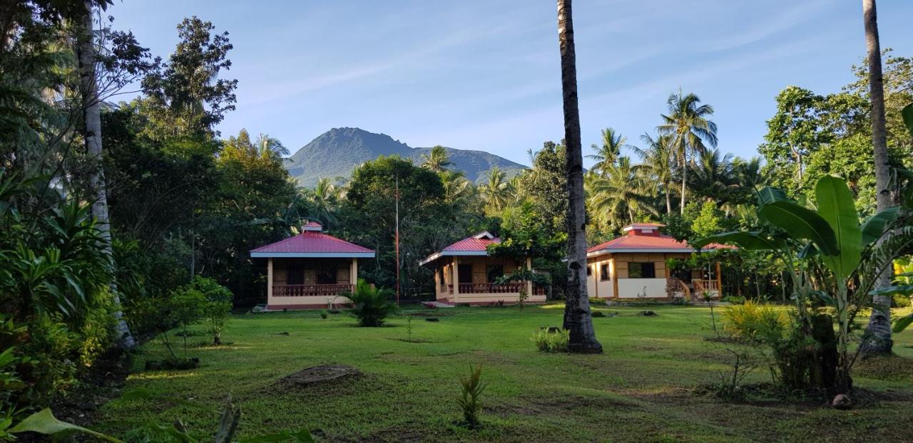 Paco's Garden Home Stay Mambajao Buitenkant foto