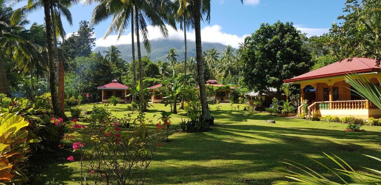 Paco's Garden Home Stay Mambajao Buitenkant foto