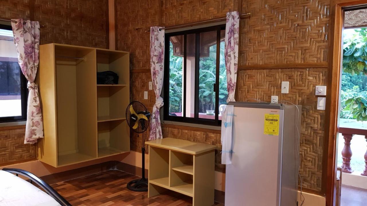 Paco's Garden Home Stay Mambajao Buitenkant foto
