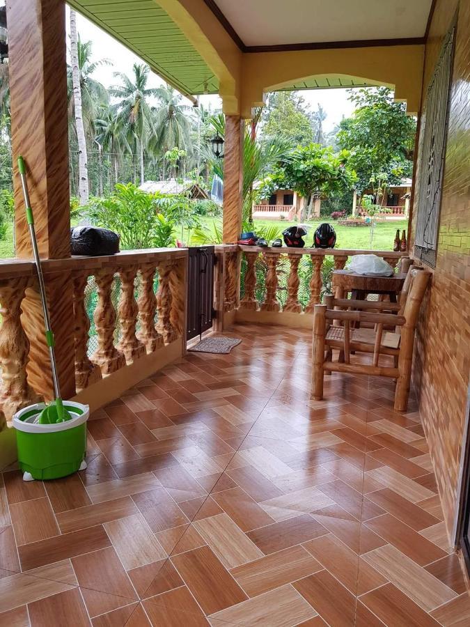 Paco's Garden Home Stay Mambajao Buitenkant foto