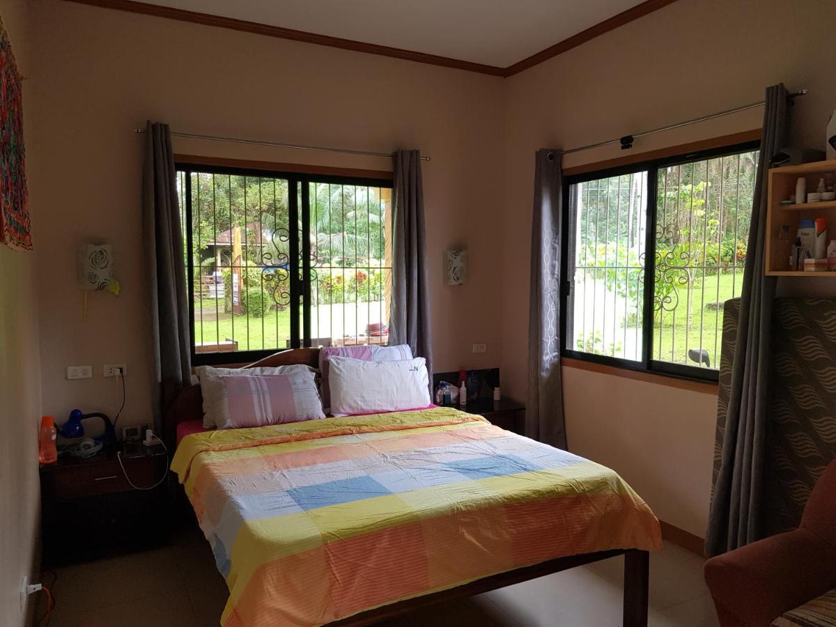 Paco's Garden Home Stay Mambajao Buitenkant foto
