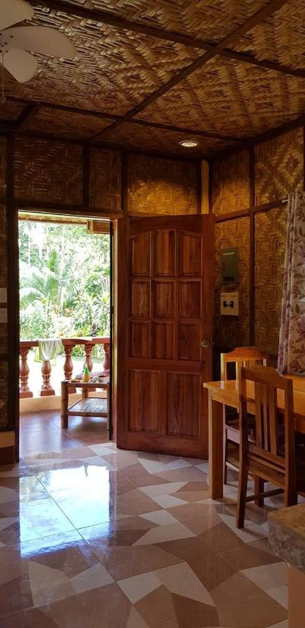 Paco's Garden Home Stay Mambajao Buitenkant foto