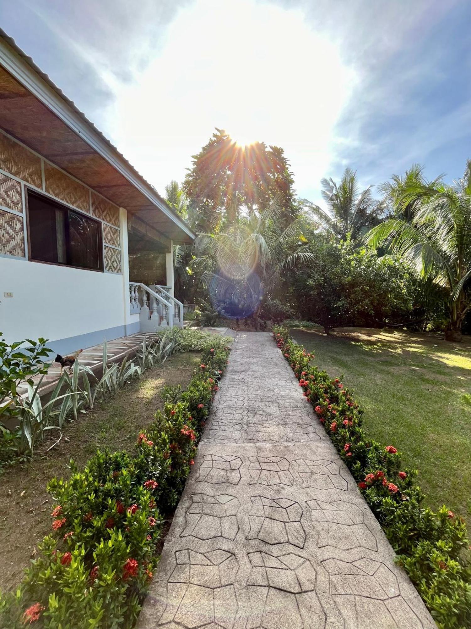 Paco's Garden Home Stay Mambajao Buitenkant foto