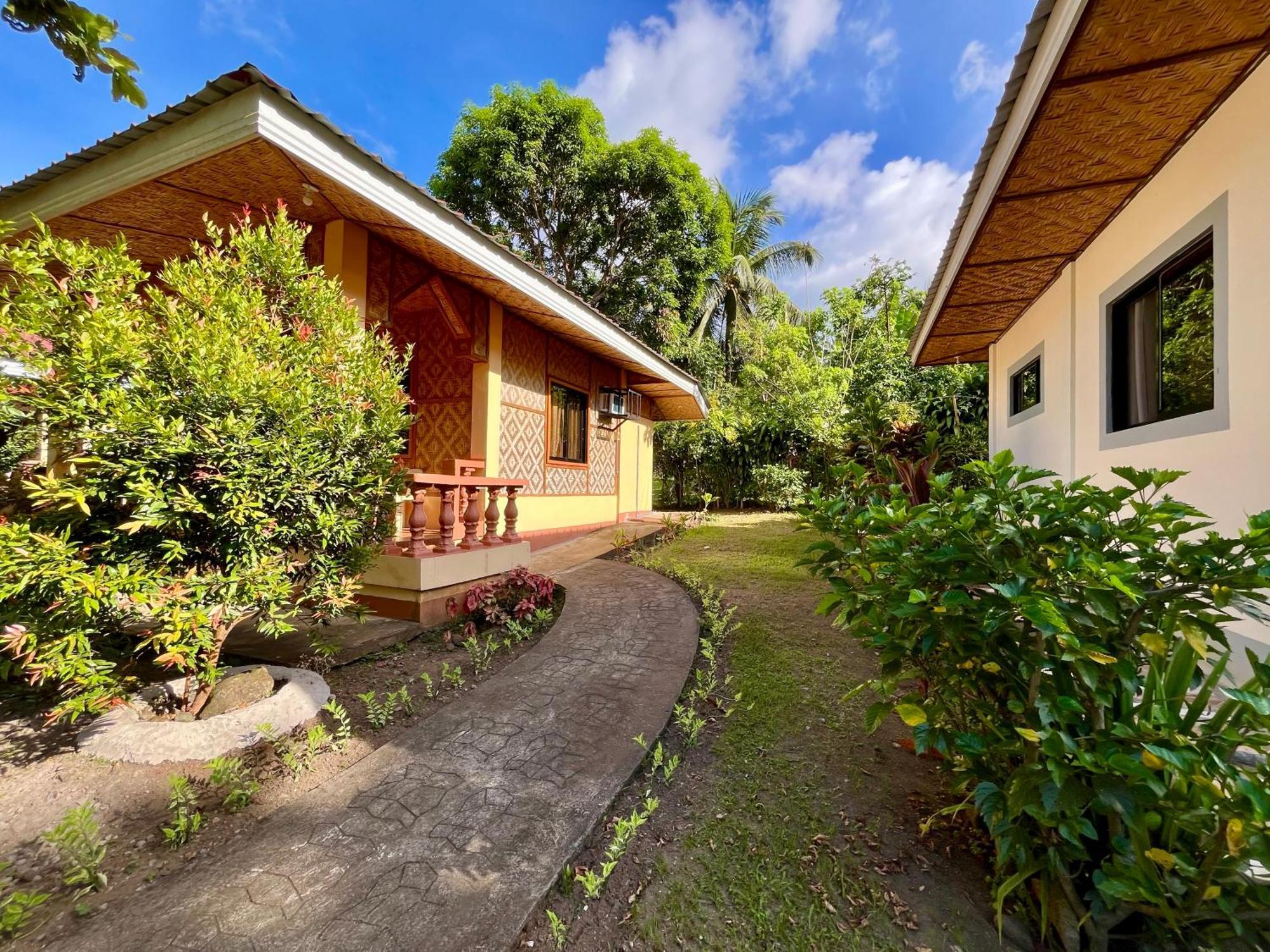 Paco's Garden Home Stay Mambajao Buitenkant foto