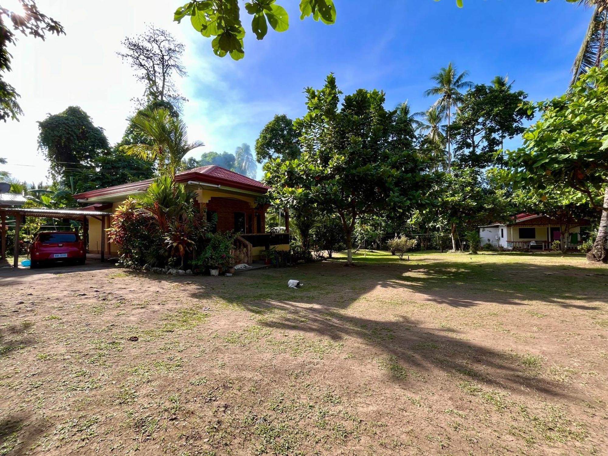 Paco's Garden Home Stay Mambajao Buitenkant foto